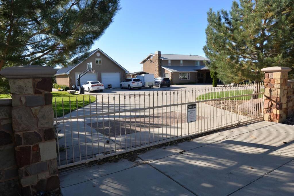 Tacit Shadow Resort Paradise Deluxe Suite, Gym, Coffee Bar, Hot-Tub, Free Laundry, Food Available Parowan Exterior foto